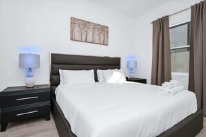 4 chambres, fer et planche à repasser, Wi-Fi gratuit, draps fournis