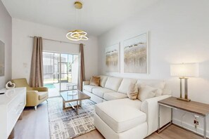 Smart TV - Elegant 5BR w/ Pool, Close to Disney & Universal (Davenport)