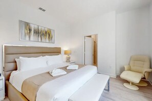 5 chambres, fer et planche à repasser, Wi-Fi, draps fournis