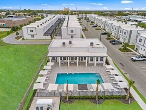 Exterior - Elegant 5BR w/ Pool, Close to Disney & Universal (Davenport)