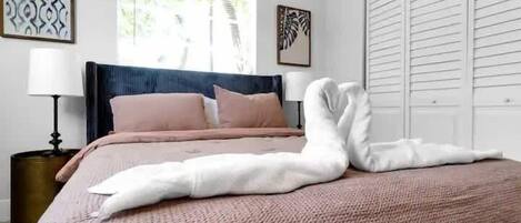 4 bedrooms, iron/ironing board, WiFi, bed sheets