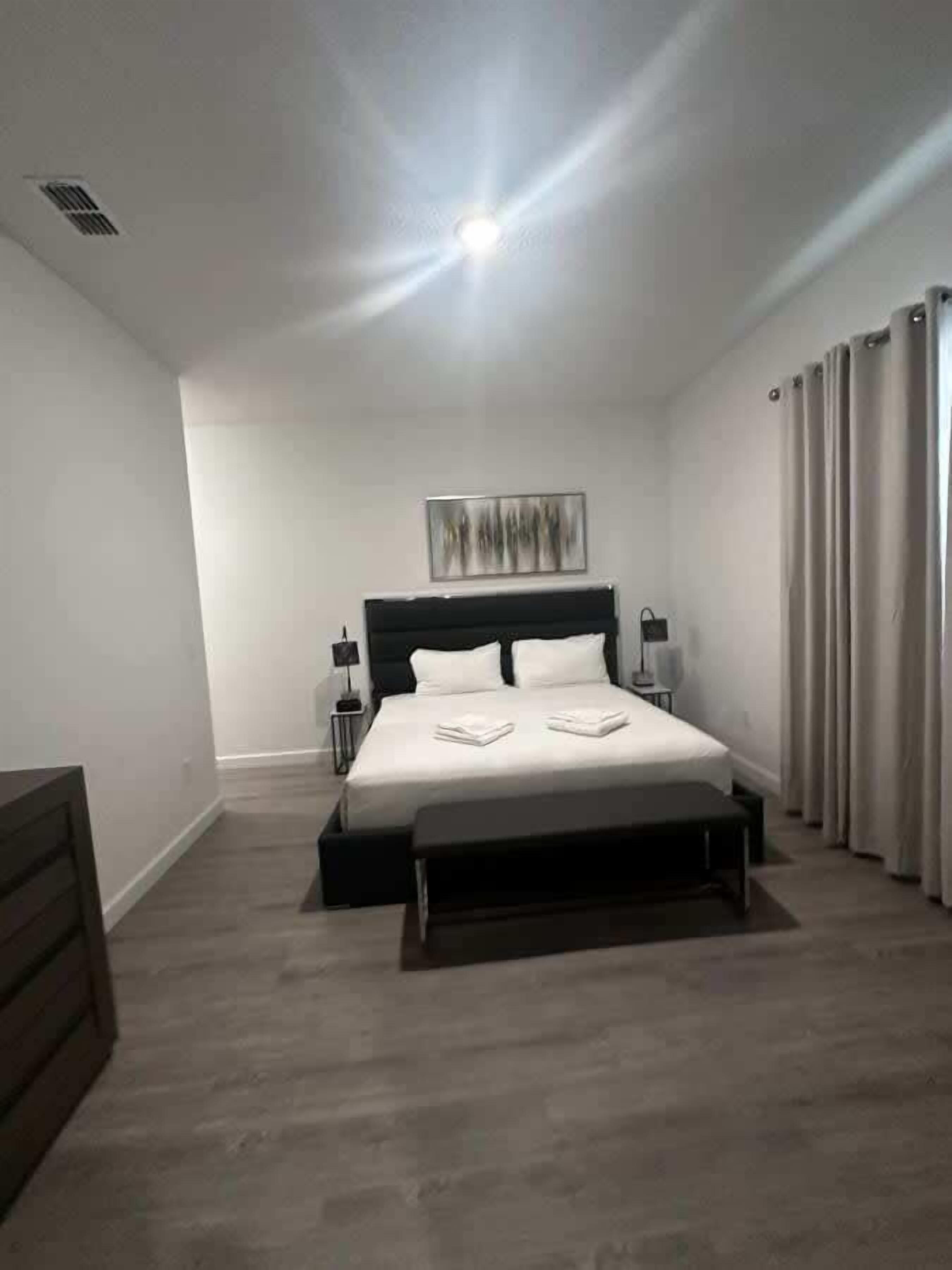 4 habitaciones, tabla de planchar con plancha y wifi gratis 