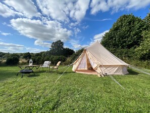 Outdoor dining - Fossewold Camping Bell Tent 2 of 4 (Blockley)