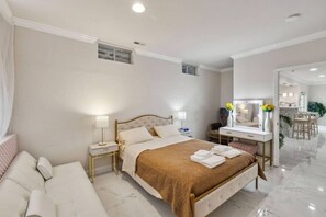 3 bedrooms, desk, iron/ironing board, WiFi