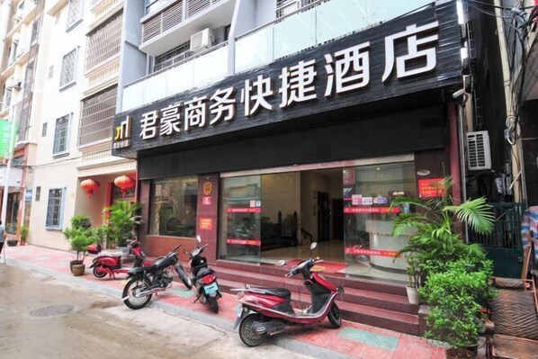 Exterior - Sanya Junhao Business Express Hotel (Commodity Street Branch) (Sanya)
