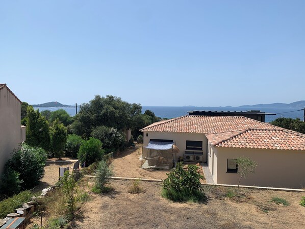 Property grounds - Appartement 6 Personnes vue mer et Accès mer à Pied, Jardin 1200 Mètres Carré (Albitreccia)