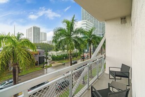 Terrace/patio - Bright & Airy 2BR on Biscayne with Free Parking (Miami)