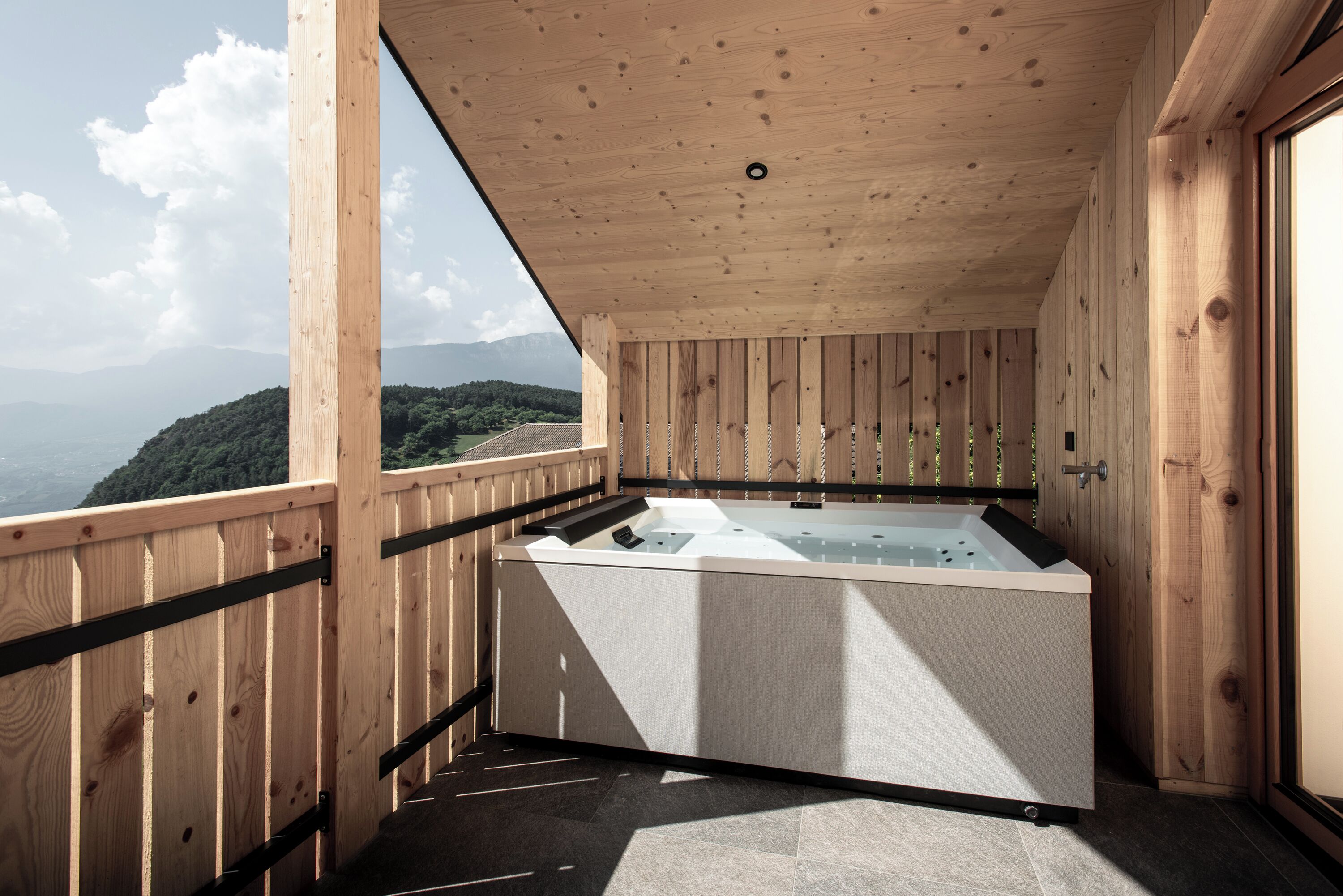 Bain à remous extérieur