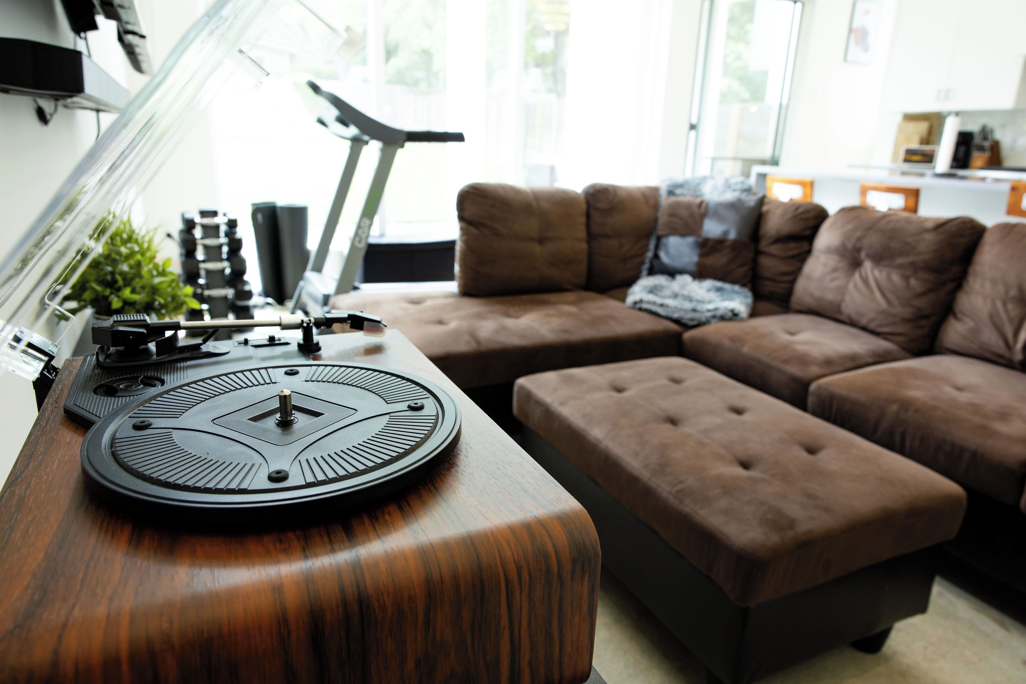Stylish Retreat: Incredible Views & Vintage Vibes