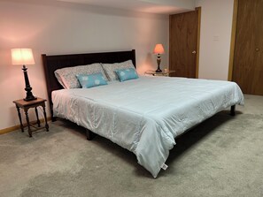 4 bedrooms, iron/ironing board, WiFi, bed sheets