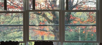 Peaceful & quiet 4-bedroom w pool, lovely garden, deck, outdoor shower, WiFi, AC