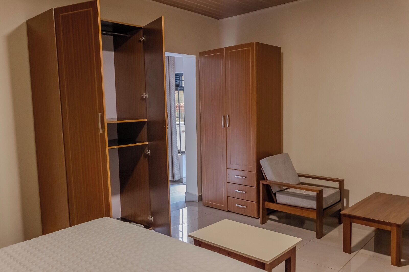 Standard Single Room, 1 Large Twin Bed, Non Smoking, Garden View | Living area | Computer monitors, printers