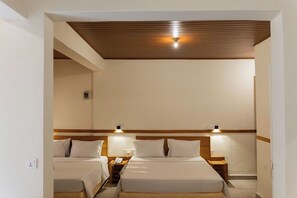 Junior Twin Room | Desk, laptop workspace, iron/ironing board, free WiFi - Amakuza Residence (Kigali)