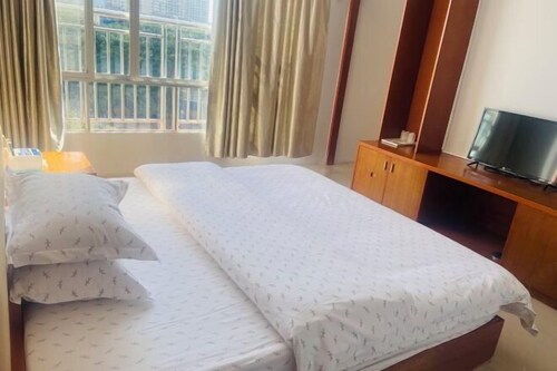 Chongzuo City Middle Business Hotel