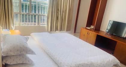 Chongzuo City Middle Business Hotel