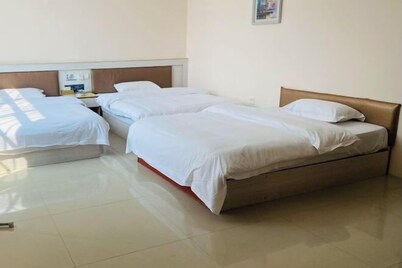 Chongzuo City Middle Business Hotel