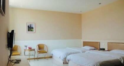 Chongzuo City Middle Business Hotel