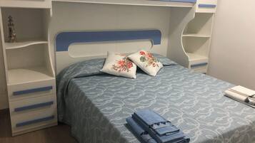 2 Schlafzimmer, Schreibtisch, Reisekinderbett, WLAN