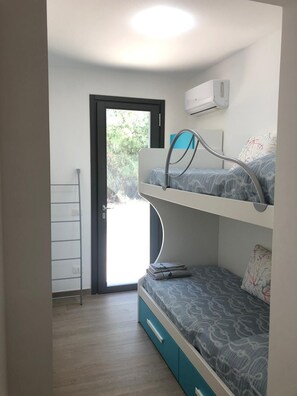 2 soverom, skrivebord, reiseseng for barn og wi-fi