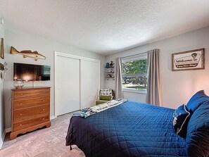 3 bedrooms, desk, iron/ironing board, free WiFi
