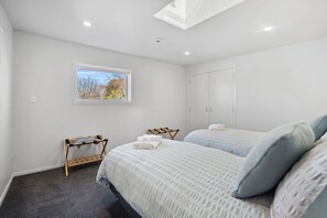 2 bedrooms, iron/ironing board, WiFi - The Butchers Loft - Martinborough Holiday Home (Martinborough)