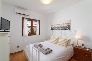 3 bedrooms, iron/ironing board, free WiFi, bed sheets - Villa Reinosa | Family Vibes by Villas Now (Playa Blanca)