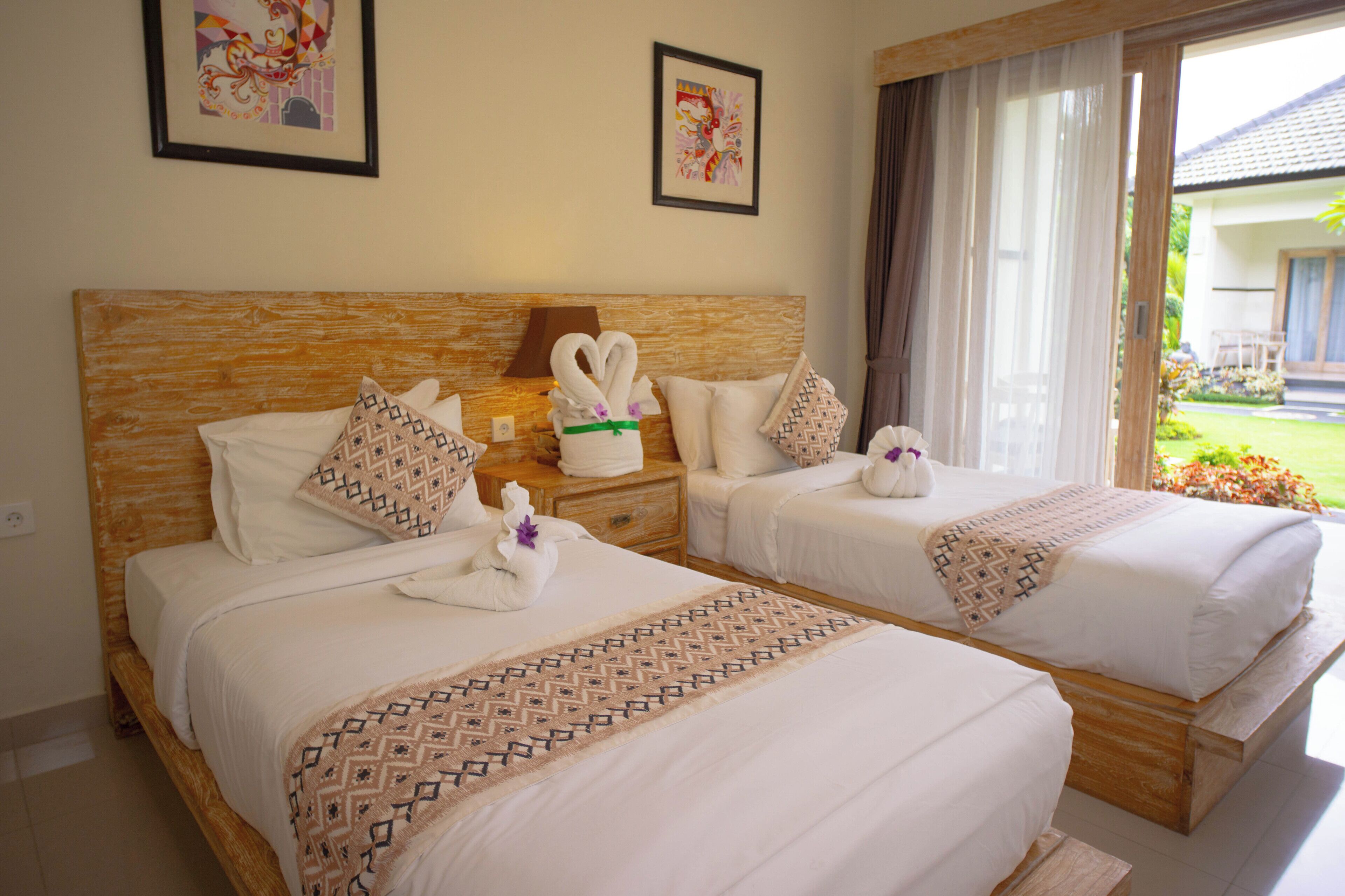 Chambre familiale avec lits jumeaux, terrasse, vue sur le jardin | Minibar, accès au Wi-Fi (inclus), literie fournie