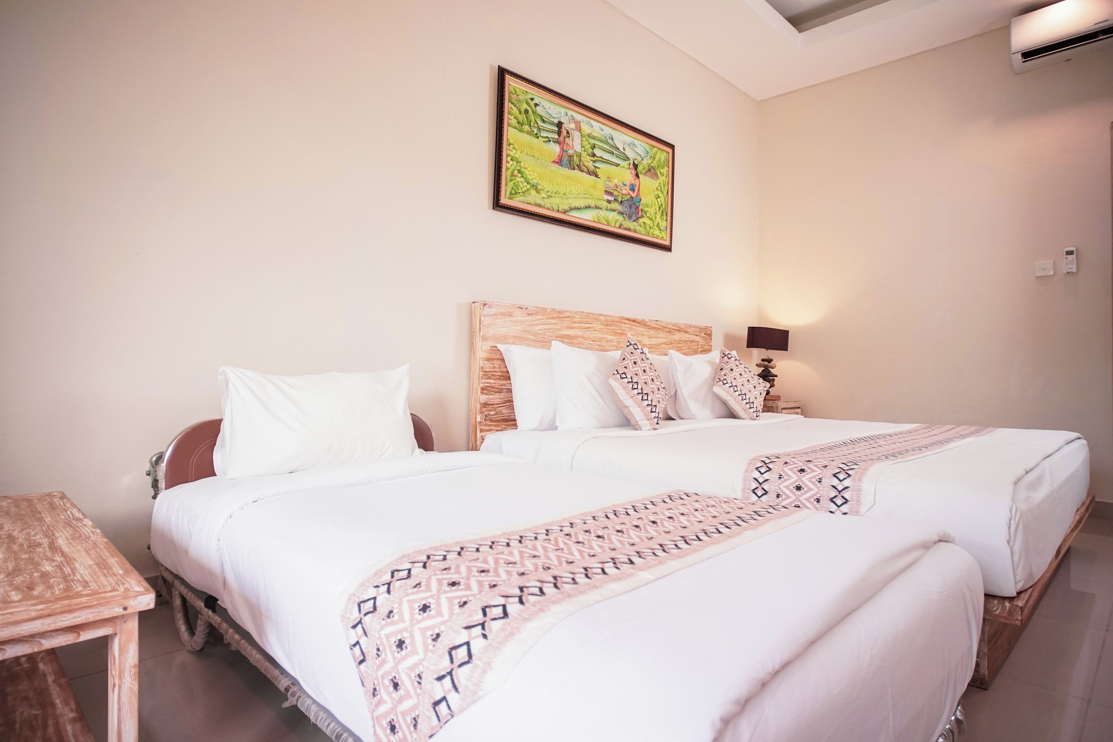 Premium-Doppelzimmer, Poolblick | Minibar, kostenloses WLAN, Bettwäsche