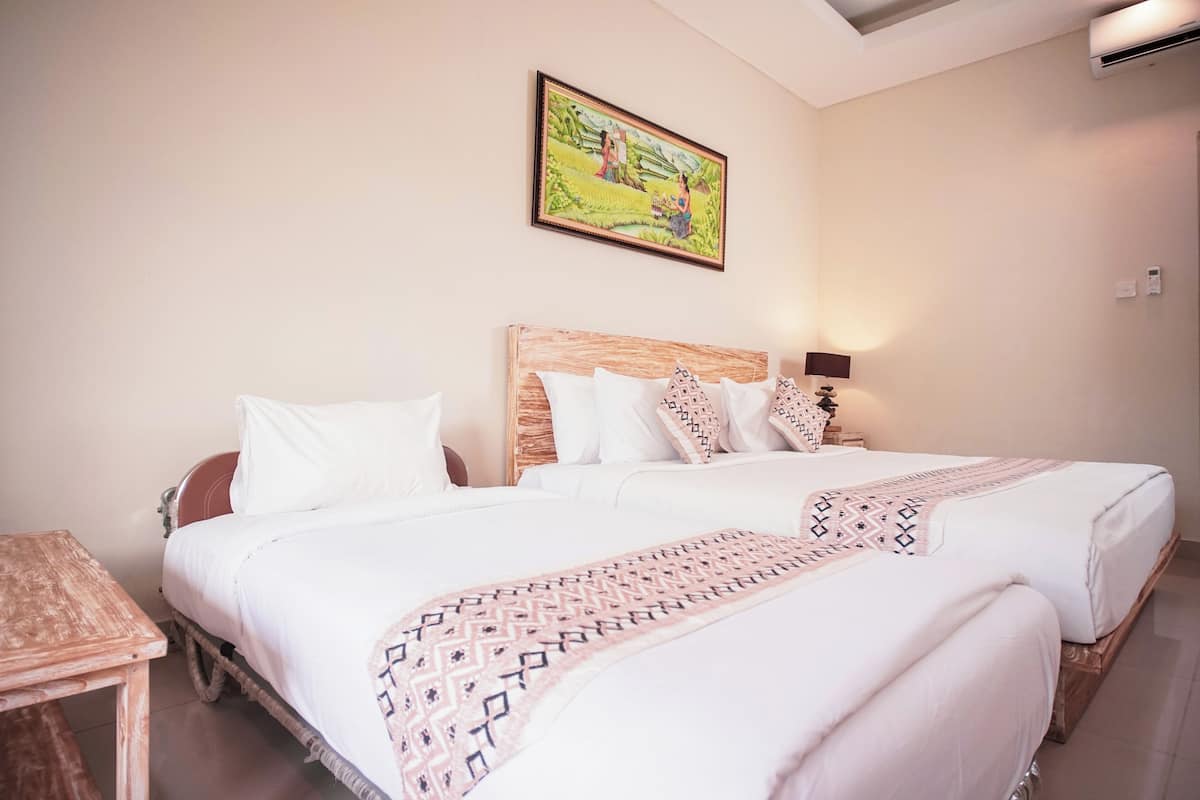 Premium-Doppelzimmer, Poolblick | Minibar, kostenloses WLAN, Bettwäsche