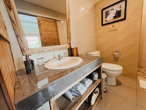 Shower, free toiletries, hair dryer, bathrobes - Green D'mel Bali (Nusa Dua)