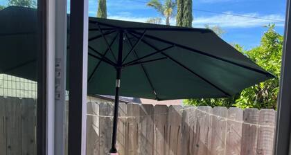 Spacious studio/loft with AC and WiFi in charming La Mesa