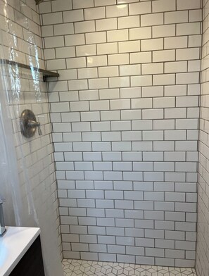 Hair dryer, towels, soap, toilet paper - Spacious studio/loft with AC and WiFi in charming La Mesa (La Mesa)