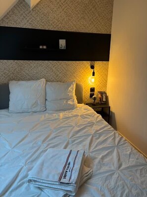 4 habitaciones, tabla de planchar con plancha y cuna de viaje 
