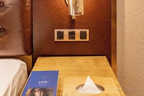 Unclassified image, 2 of 52, button - James Joyce Coffetel (Culture Center Metro Station, Youyi Road) (Tianjin)