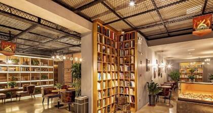James Joyce Coffetel (Culture Center Metro Station, Youyi Road)