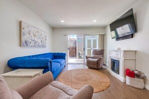 Fireplace - Cypress-Charming 3-bedroom home with AC, WiFi & Pool, close to Disney & Beaches (Cypress)