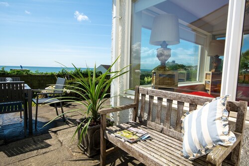 Bella Vista - sleeps 8 guests  in 4 bedrooms