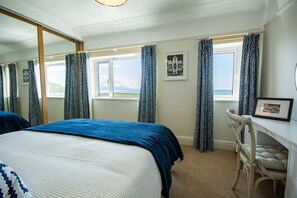 4 bedrooms, WiFi, bed sheets