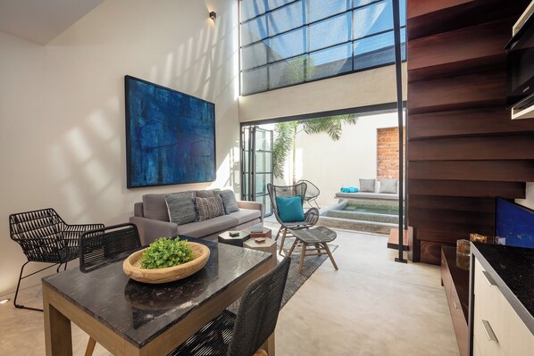 Smart TV - Stunning loft with industrial design and steps from the beach and nightlife. (Puerto Vallarta)