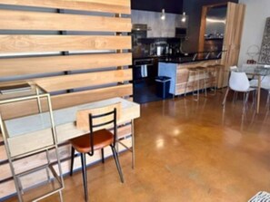 Dining - Spectacular Studio - Charlotte (Charlotte)