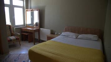 Basic Room, Mountain View | Free WiFi