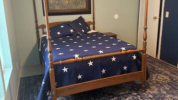 2 bedrooms, iron/ironing board, bed sheets