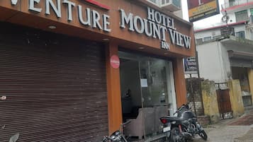Mặt tiền nơi lưu trú