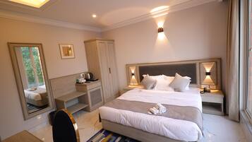 Desk, laptop workspace, soundproofing, free WiFi