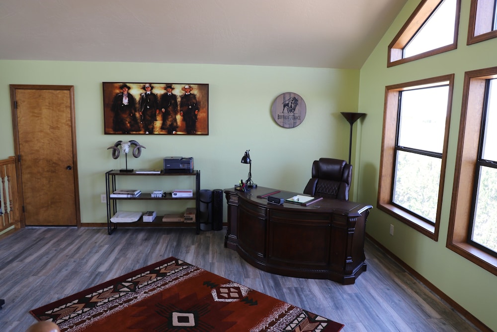 New Listing!! Luxury cliffside retreat. Isolated & Serene with EPIC