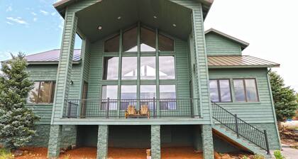 New Listing!! Luxury cliff-side retreat. Isolated & Serene with EPIC views.