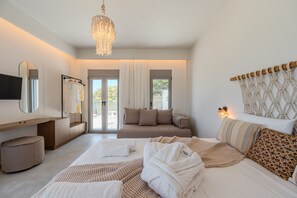 6 bedrooms, in-room safe, iron/ironing board, free WiFi