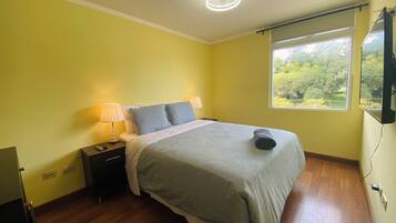 3 bedrooms, desk, iron/ironing board, free WiFi