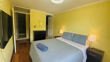 3 bedrooms, desk, iron/ironing board, free WiFi