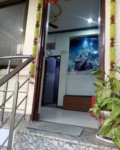 We provide best rooms at affordable prices, with all attractions in varanasi . 